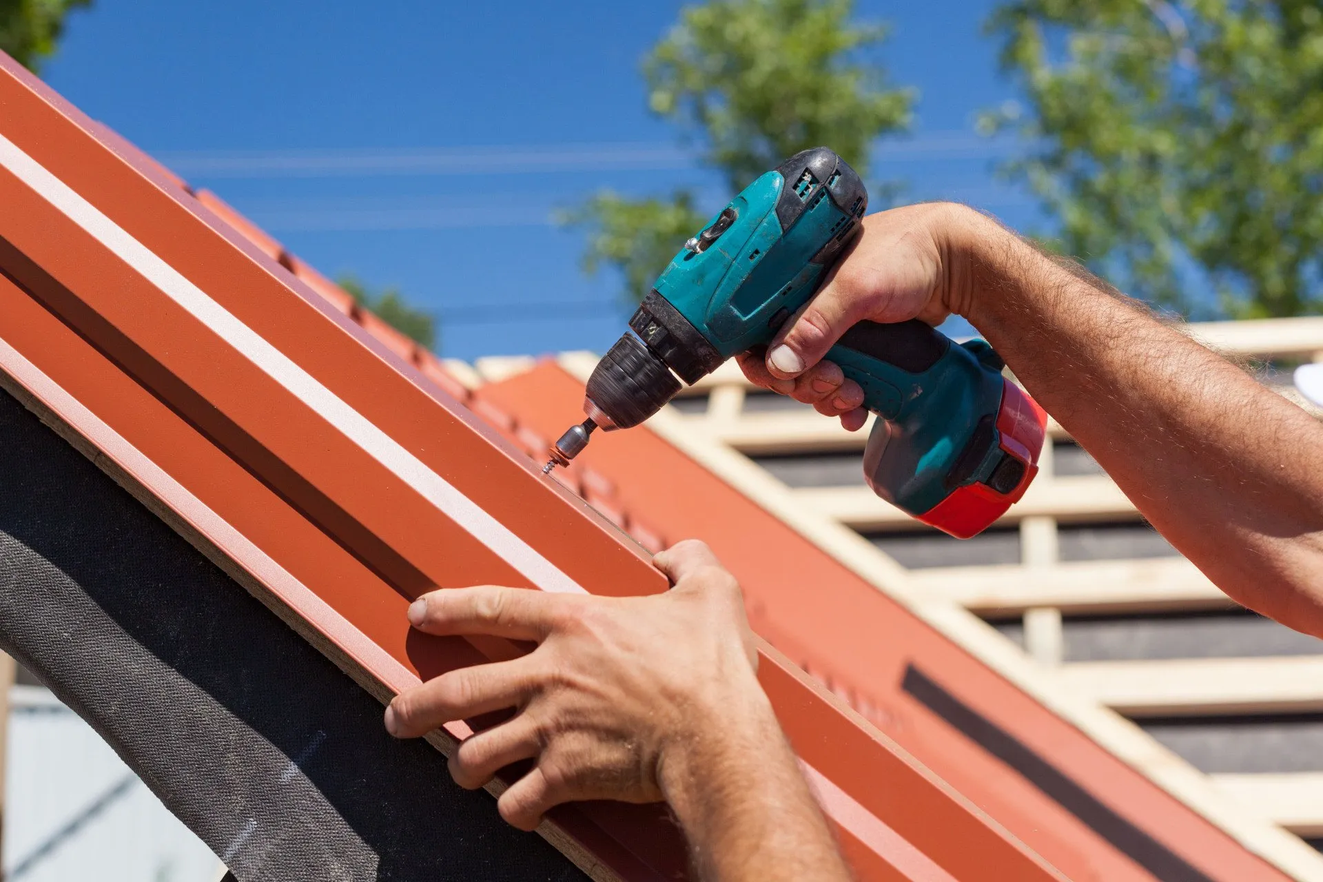 3 Factors to Consider When Hiring a Roof Repair Company